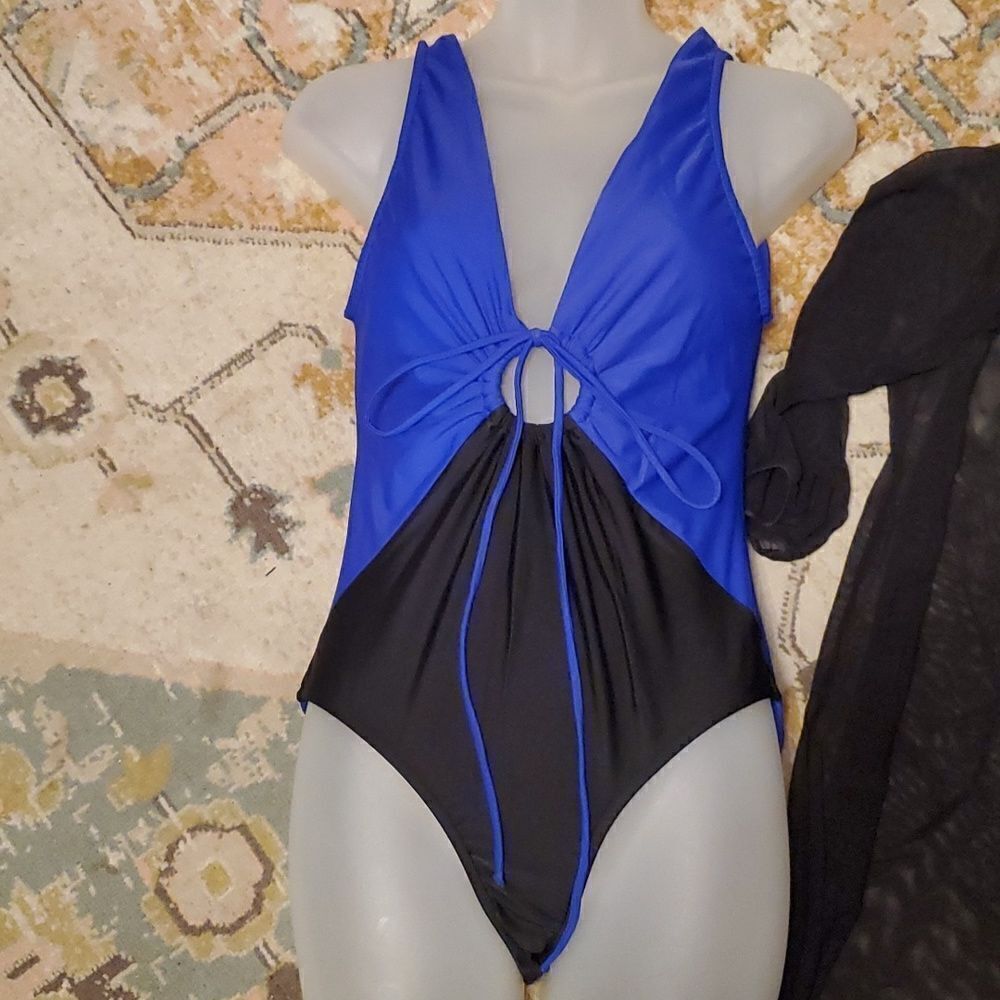Crisscross One-Piece slimming suit & nwt cover up - Picture 2 of 8